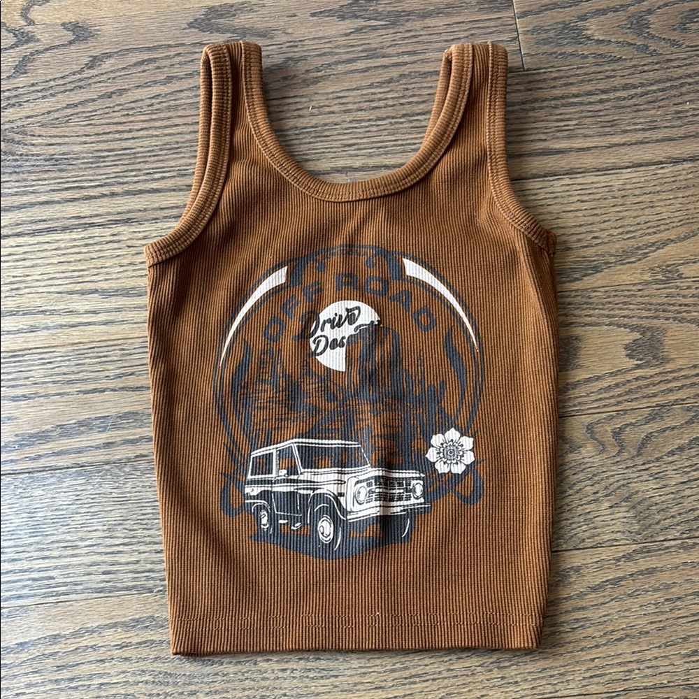 Brown Graphic Crop Top. Smoke and pet free home!!